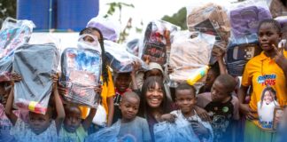 Matadi : mise en service du deuxième puits de forage d’eau et distribution de kits scolaires, L’honorable Percy Nzuzi Umba redonne sourire et espoir à la population du village Tshimpi, l’un des quartiers les plus oubliés de la ville