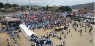 RDC : fatiguée et révoltée de voir son unique stade (Lumumba) en chantier depuis 15 ans, la population de Matadi profite du meeting de l’#AVC pour régler ses comptes avec le ministre des Sports Didier Budimbu et le gouverneur Grâce Bilolo